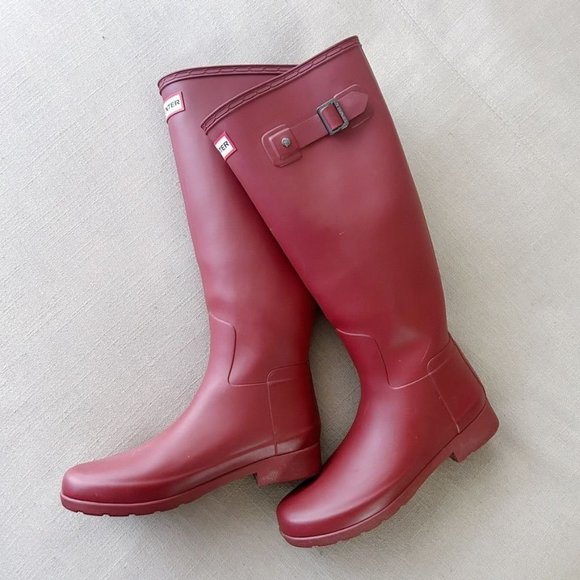 Hunter Shoes - Hunter Women's Matte Red Tall Rain Boot Size 6